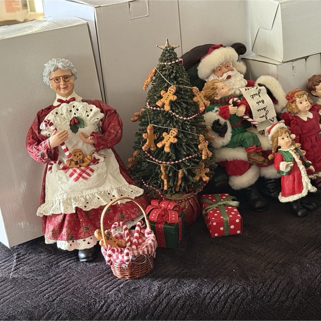 NIB Vintage Kirkland Signature 11-Piece Fabric Mâché Santa Photo Scene Set - NEW