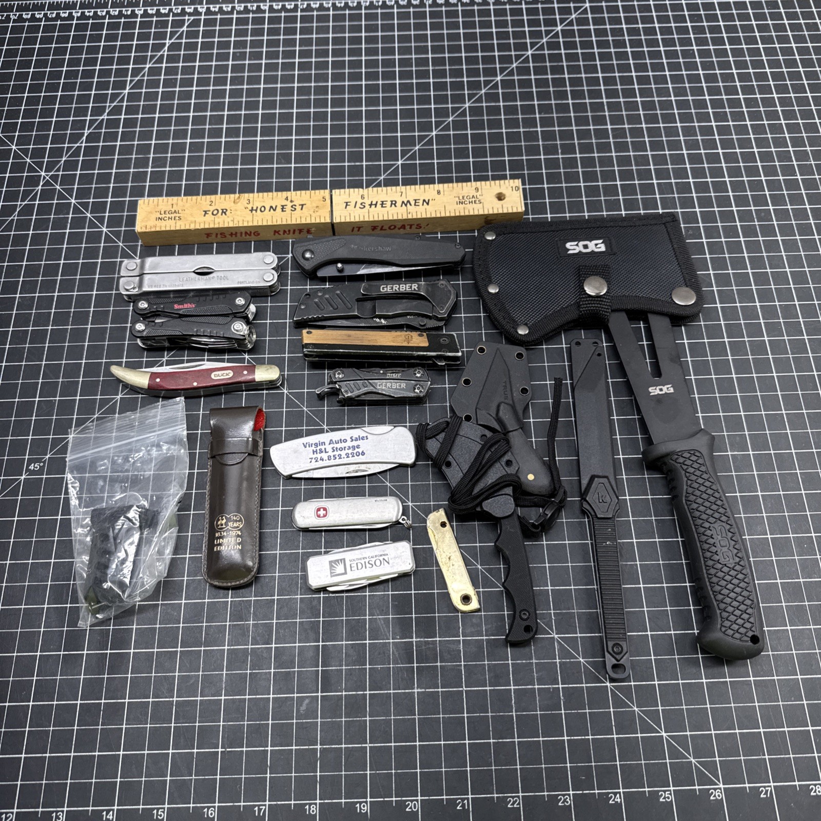 Lot Of 15 Pocket Knives: Swiss Army, Buck, Gerber, SOG, Smith & Wesson, Kershaw Lot Of 15 Pocket Knives: Swiss Army, Buck, Gerber, SOG, Smith & Wesson, Kershaw