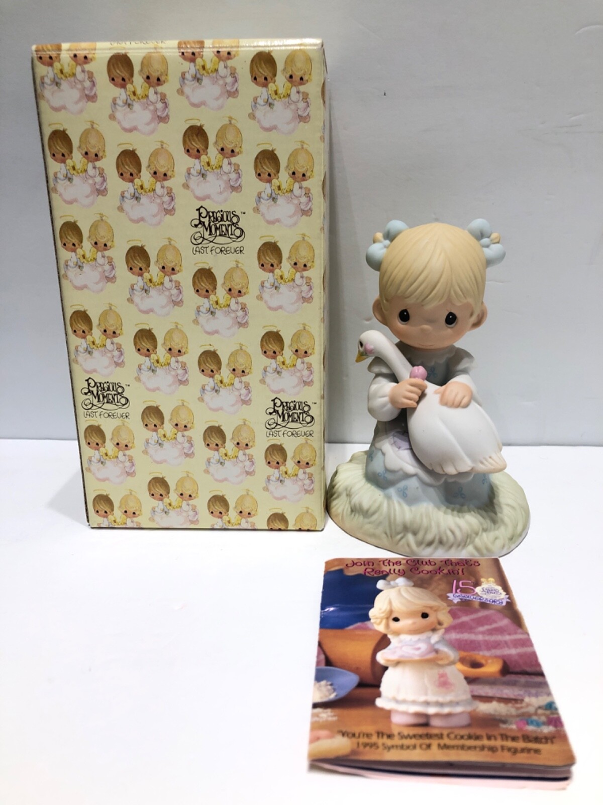 Enesco Precious Moments GOD IS LOVE K5213 1999 Limited Edition Vintage Figurine Enesco Precious Moments GOD IS LOVE K5213 1999 Limited Edition Vintage Figurine