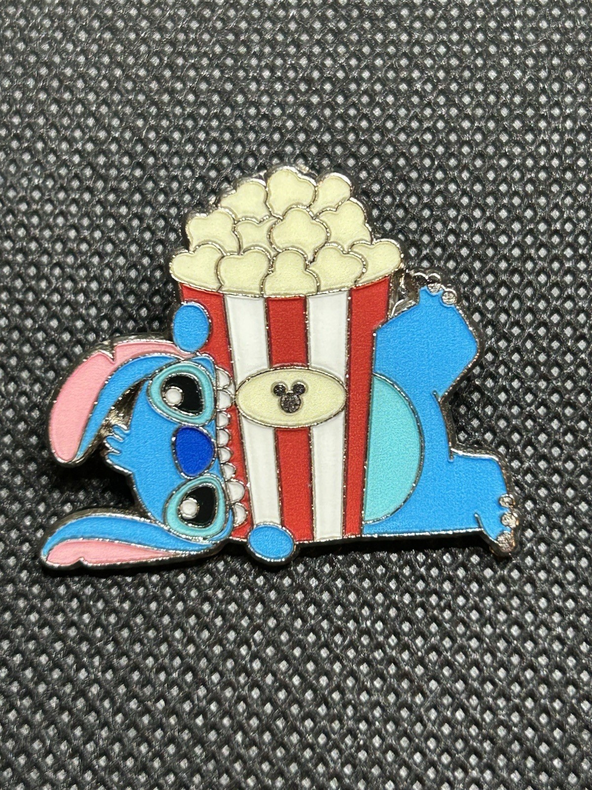 Disney Trading Pin - Stitch Eating at the Cinema - Popcorn - Lilo and Stitch Disney Trading Pin - Stitch Eating at the Cinema - Popcorn - Lilo and Stitch