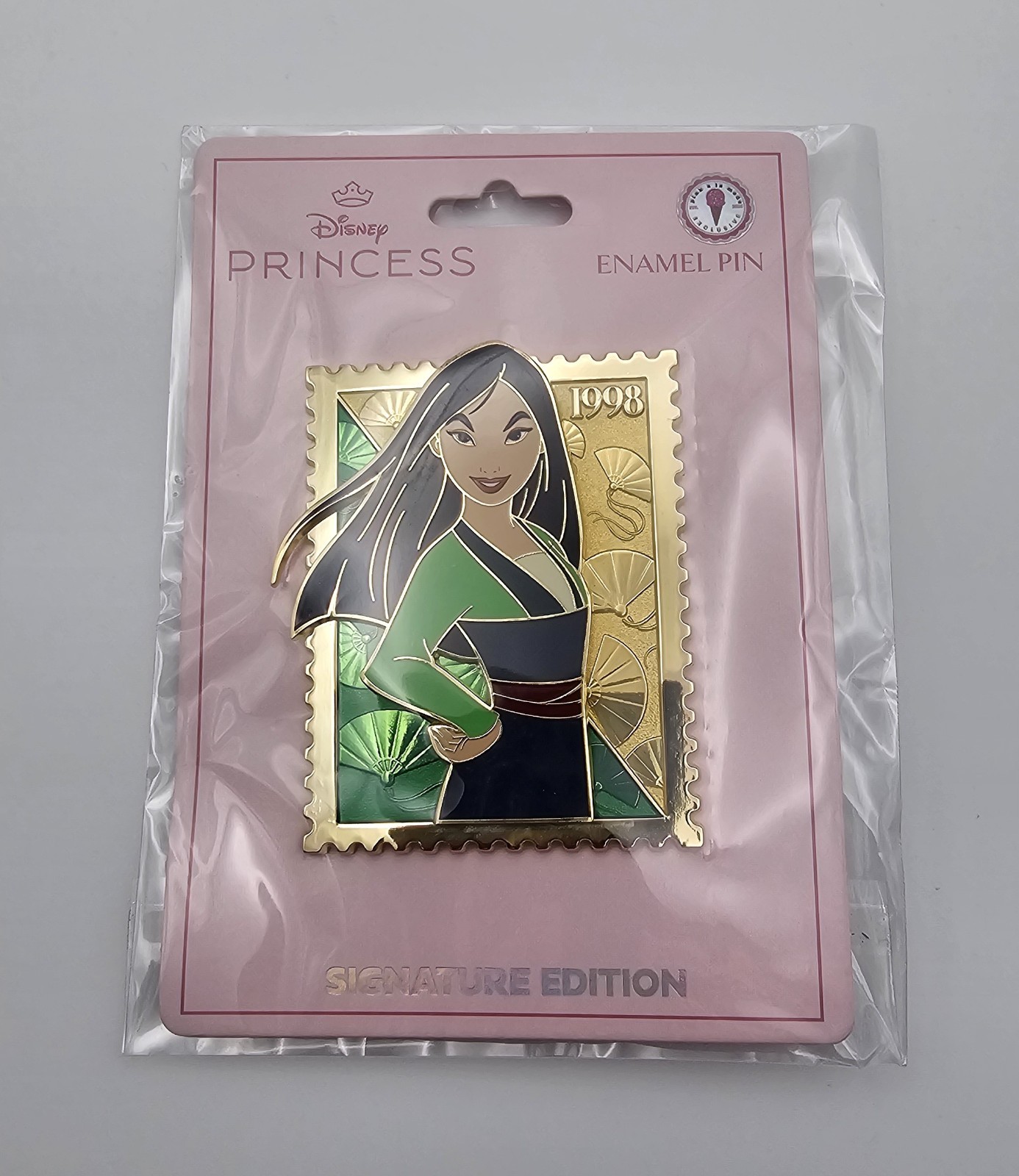 Mulan Pink a La Mode Stamp Pin LE 400