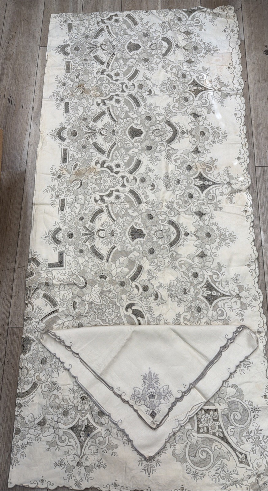 Vintage Hand Worked Tablecloth 66x148 12 Napkins Floral Embroidery Cutwork