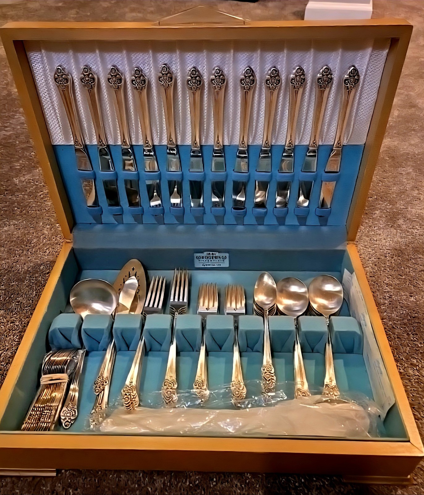 Rogers 1881 Oneida Plantation Service for 12 Silverplate Set Original Box MCM