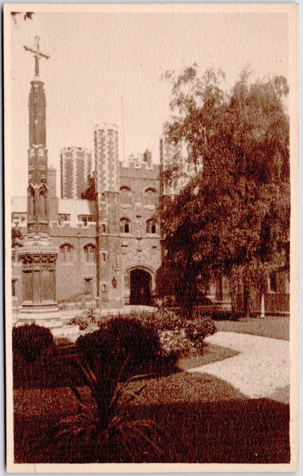 England London Tower London Historic Courtyard Chapel Cross c1905 Postcard