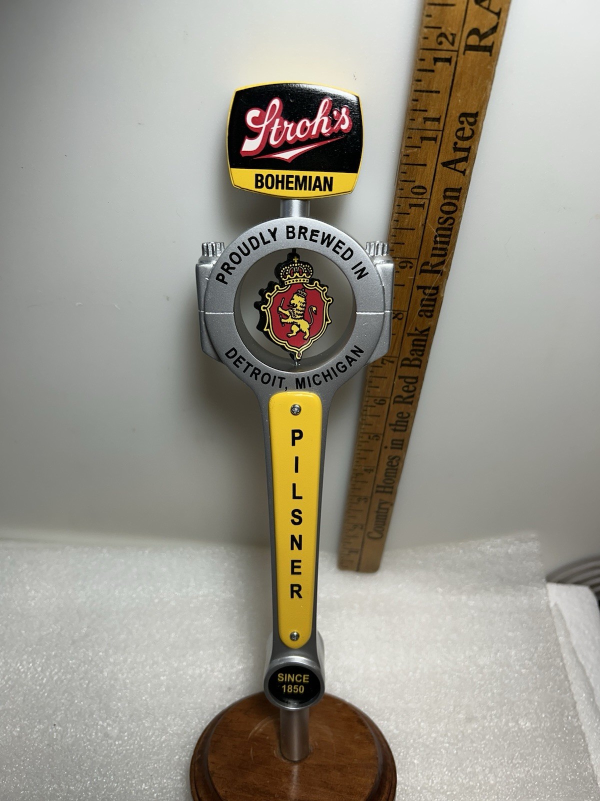 RARE STROHS BOHEMIAN MOTOR CITY BOHEMIAN PILSNER Draft beer tap handle. MICHIGAN RARE STROHS BOHEMIAN MOTOR CITY BOHEMIAN PILSNER Draft beer tap handle. MICHIGAN