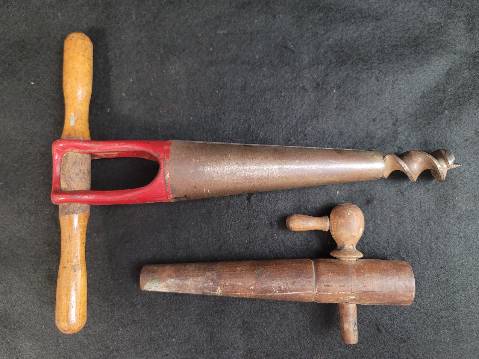 VINTAGE ANTIQUE BARREL BUNG HOLE AUGER AND LARGE WOOD SPIGOT