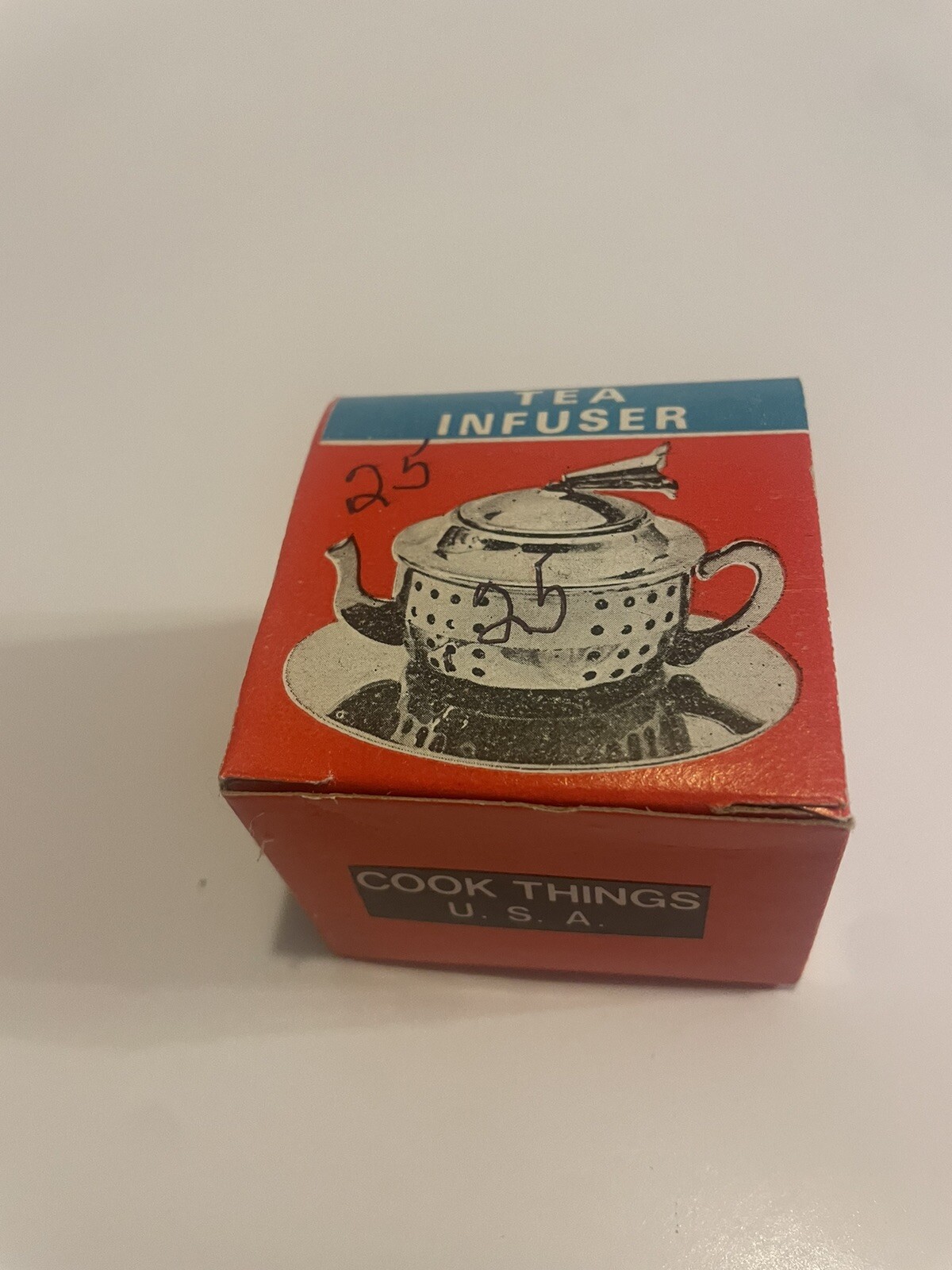 TEA INFUSER VINTAGE METAL MADE IN HONG KONG TEA KETTLE SHAPE WITH BOX #103 ROUND