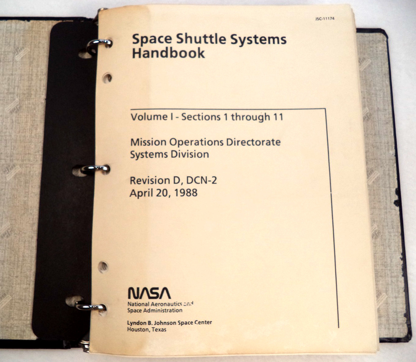 Rare 1988 NASA Space Shuttle Systems Handbook Binder- Tons of Foldout Schematics