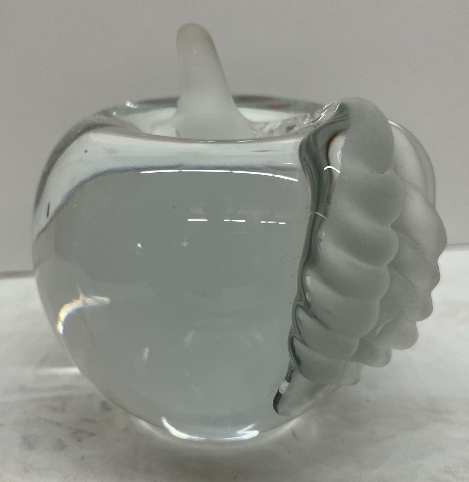 Vintage Clear Crystal Art Glass Apple with leaf Paperweight 3