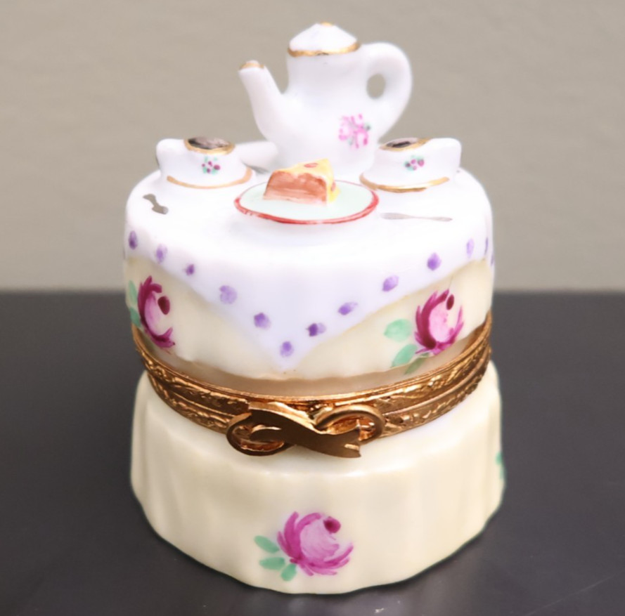 Limoges box Tea for Two Garden Party Artoria Peint Main hand painted in France Limoges box Tea for Two Garden Party Artoria Peint Main hand painted in France