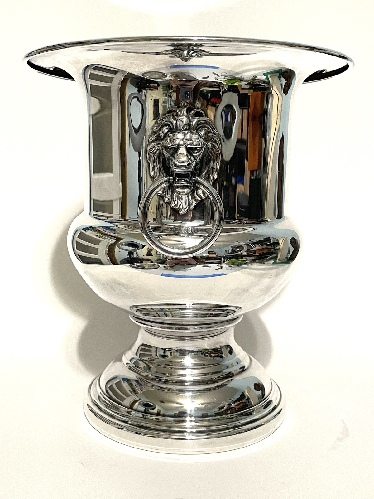 Wallace Silver-plated Champagne ice bucket with lion\'s head handles