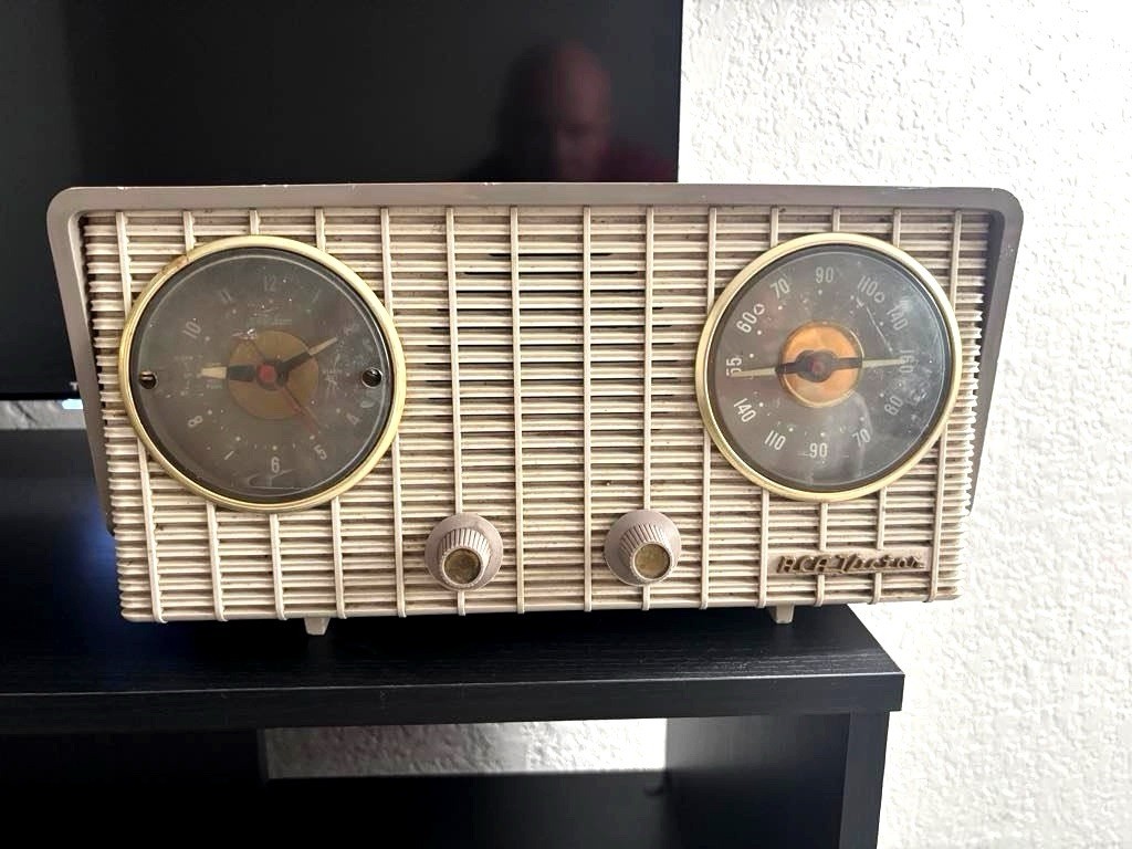 VTG 1955 RCA Victor 7-C-6N Dreamer Clock Radio Ivory -Parts Only- Golden Throat