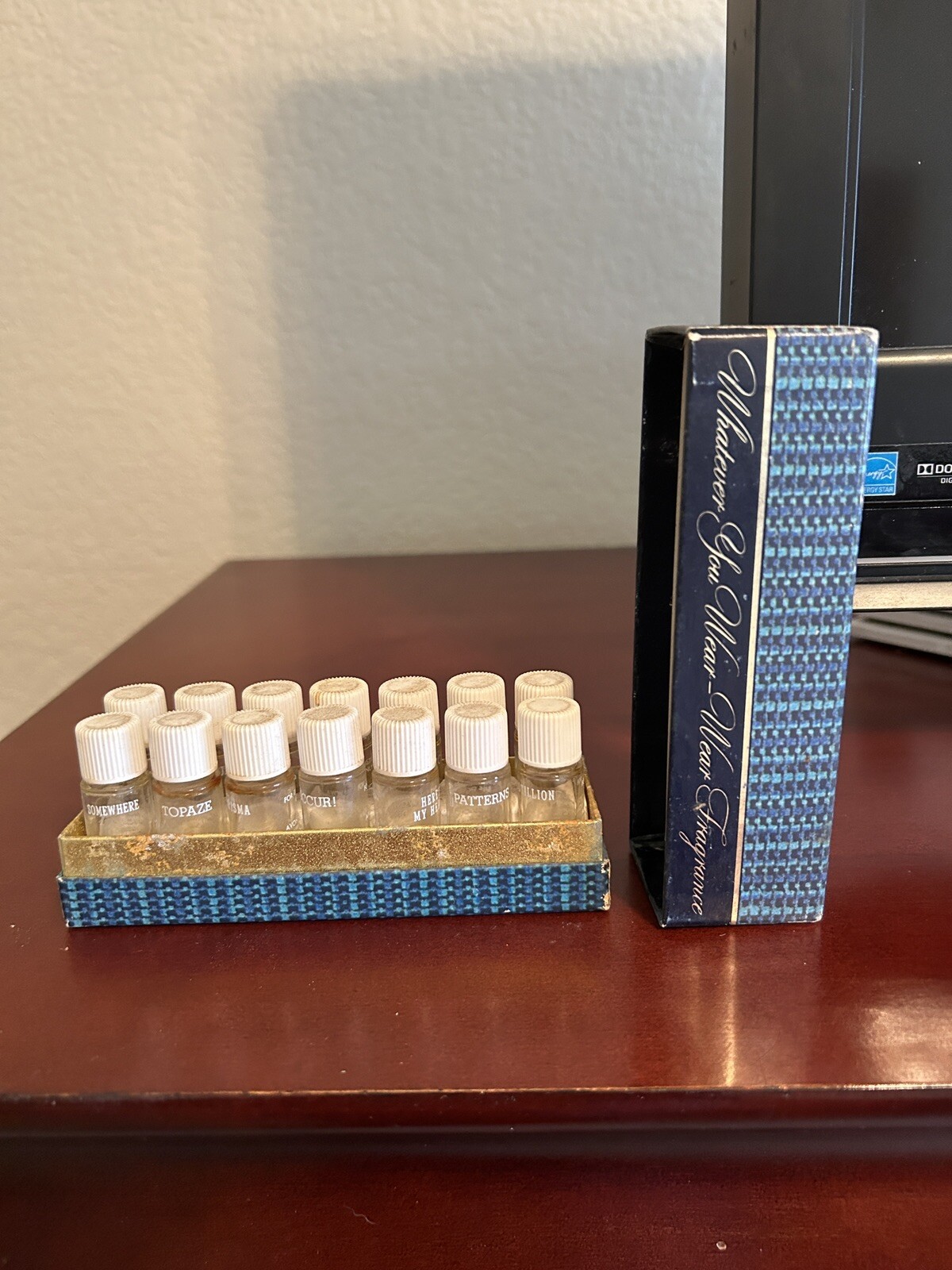 Avon Fine Fragrance Demonstrator No 1 - 14 Glass Vials - 1970's