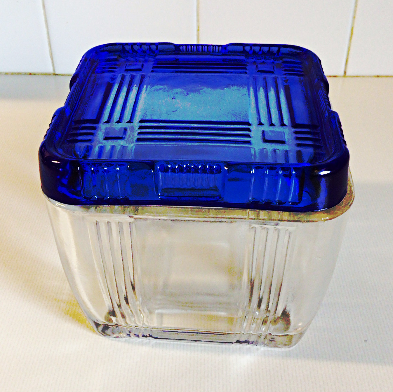 1930s Hazel Atlas Criss-Cross Pattern Refrigerator Box w/ Cobalt Blue Glass Lid