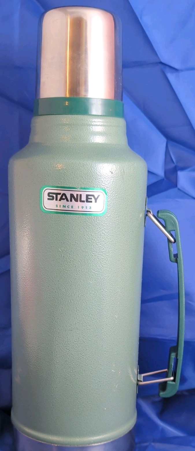 Vintage 1980 Aladdin Stanley 1/2 Gallon -2 Qts Steel Thermos w Easy Tote Handle Vintage 1980 Aladdin Stanley 1/2 Gallon -2 Qts Steel Thermos w Easy Tote Handle