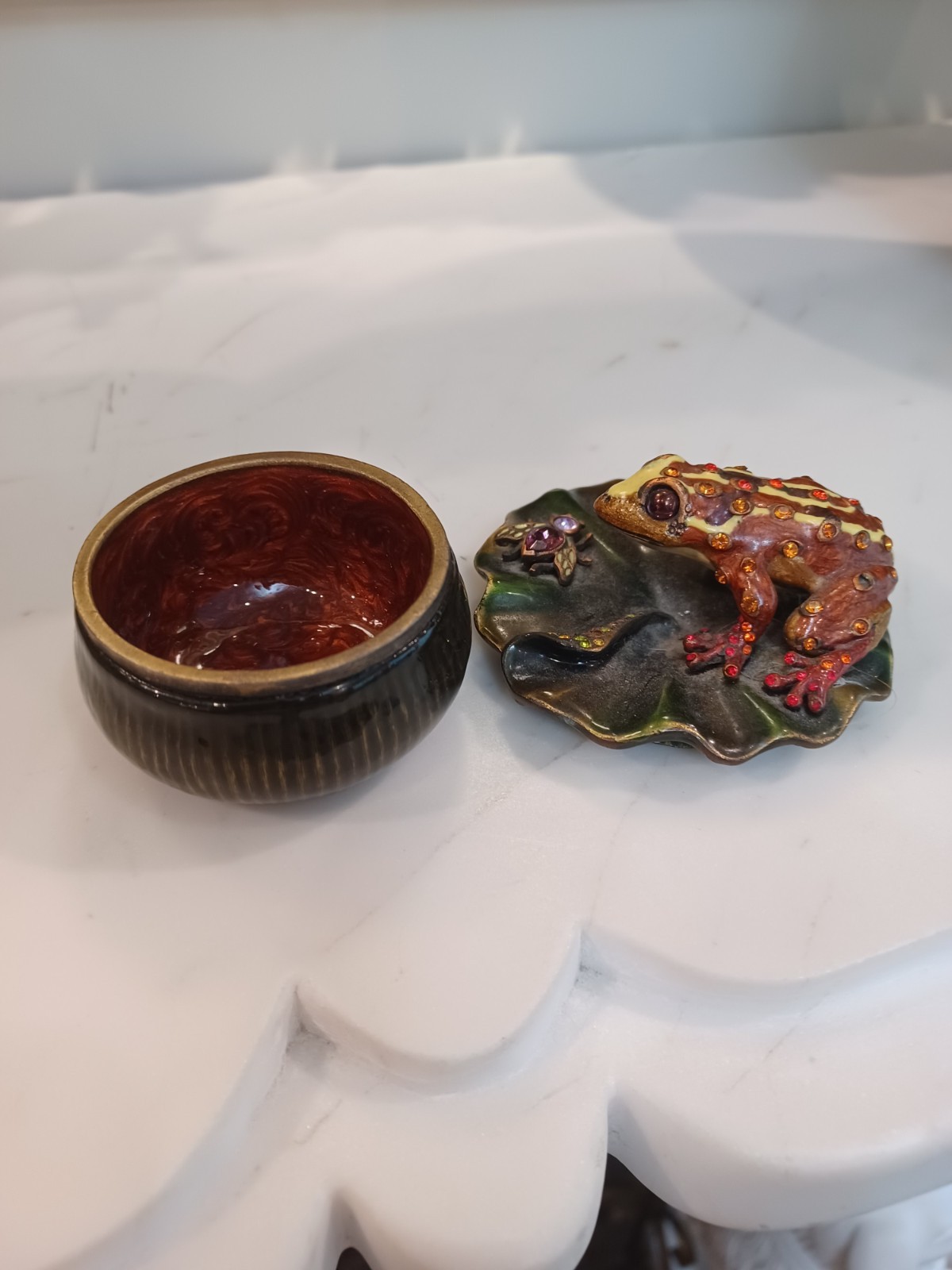 Jay Strongwater Frog and Bee on Lilypad Box