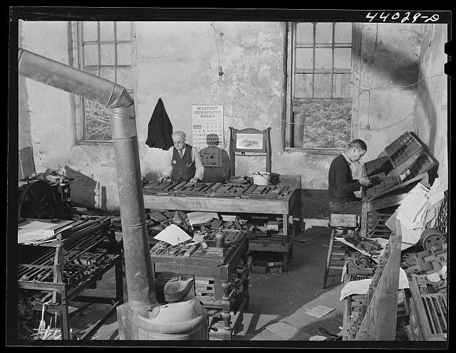 Photo:Franklin Georgia 1941 Mr McKutchins News and Banner newspaper office