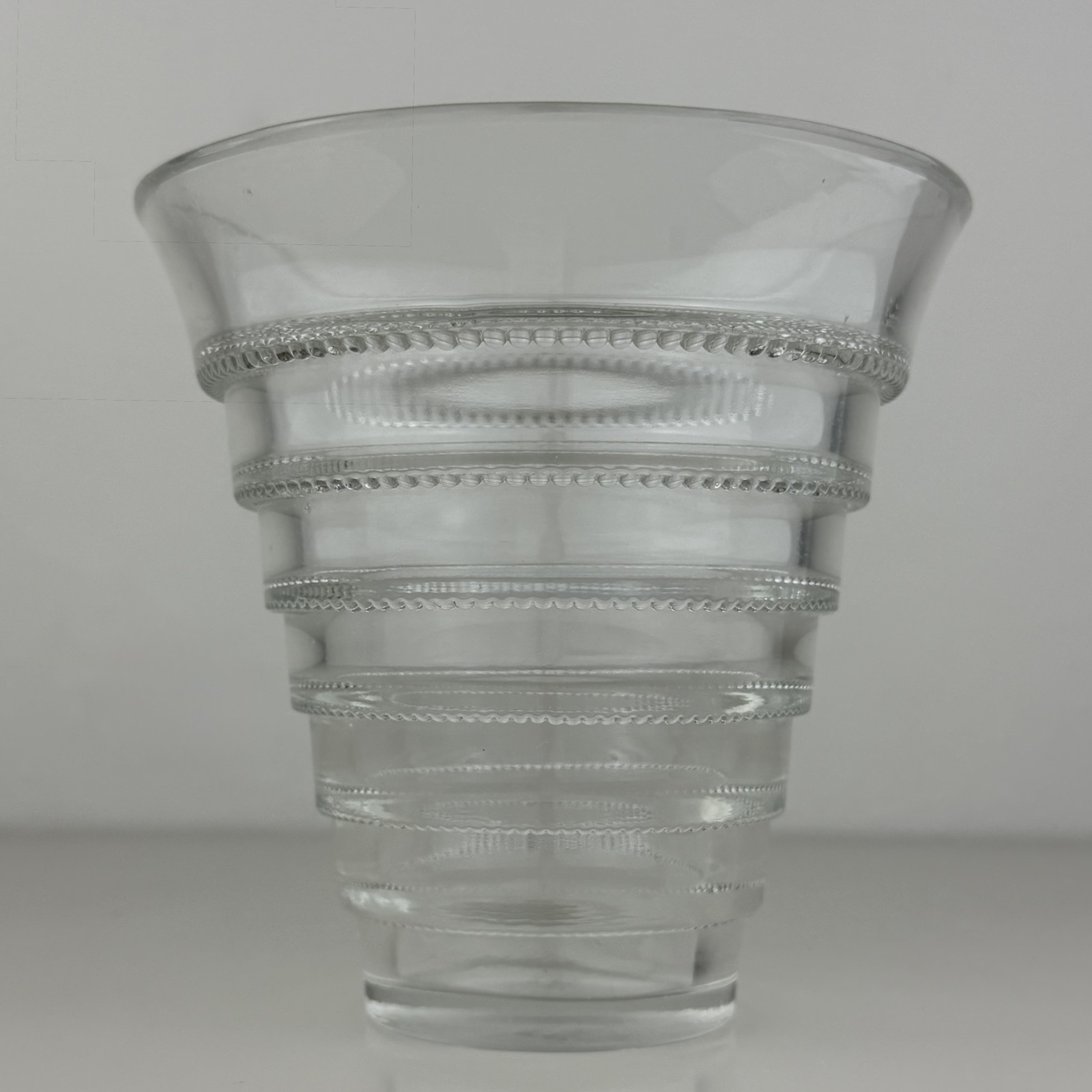 René Lalique “Meudon” Art Deco Vase – France c.1933, Signed R. Lalique