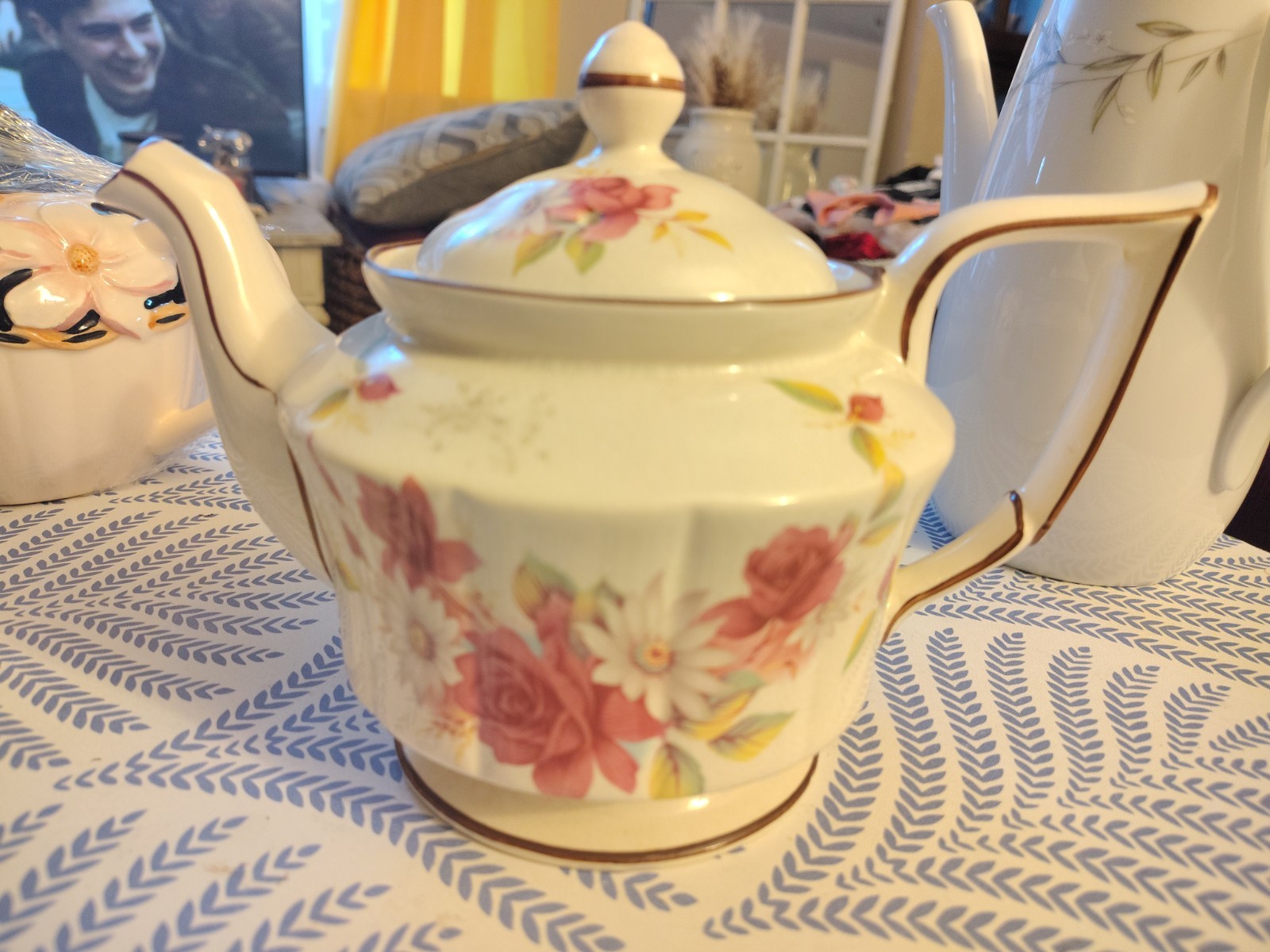 Vintage Arthur Wood Vermont Teapot Pink roses Daisy Flowers Cottage Chic England