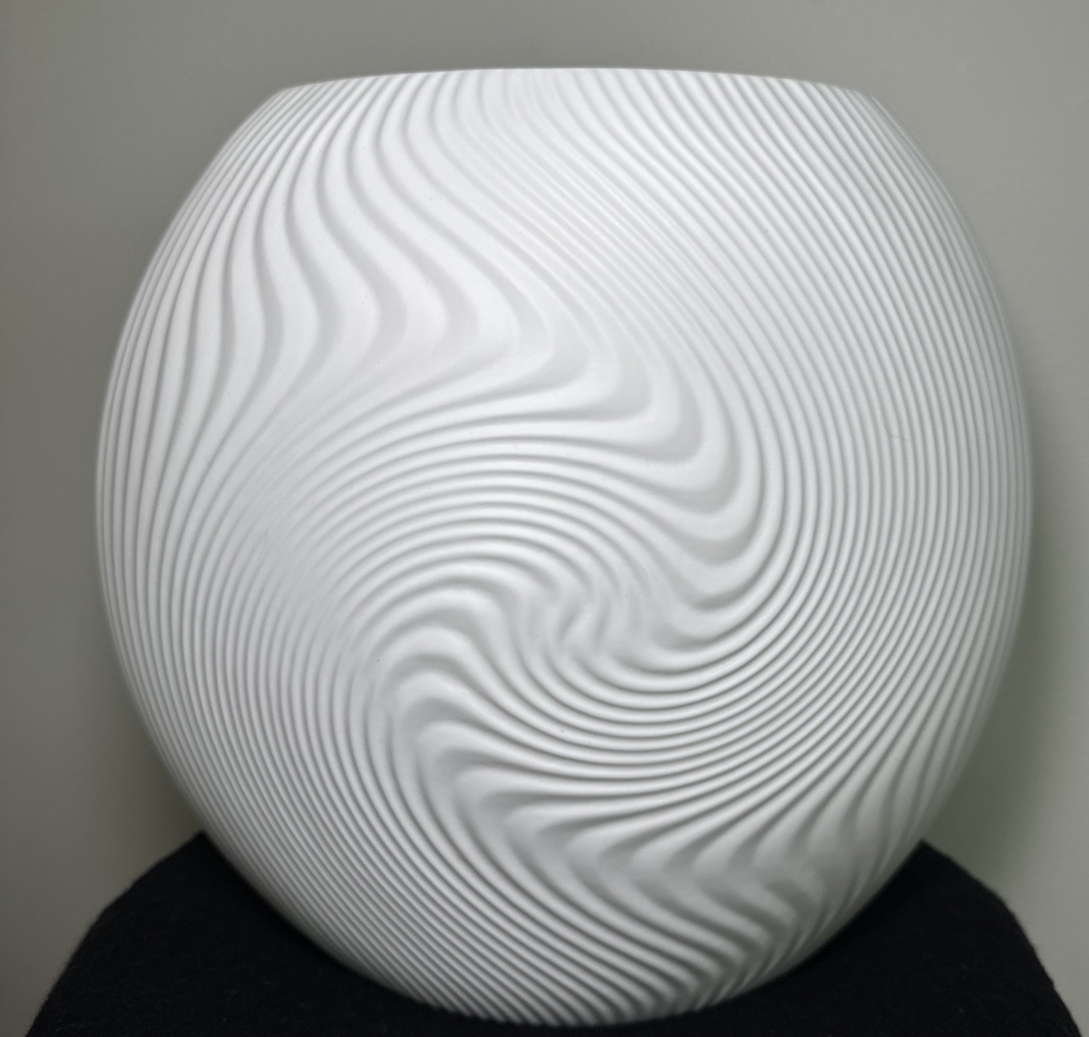 Stéphane Galerneau Porcelaine de Sologne Paris Large White Kinetic Wave Vase 12”