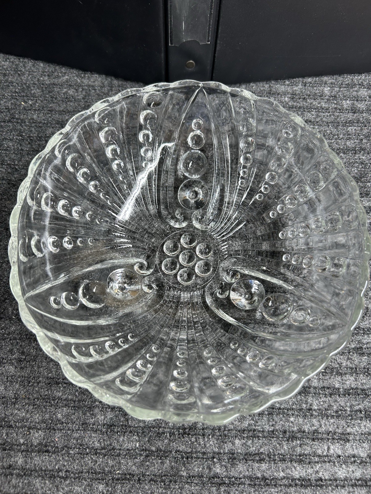 VTG 1960’s Anchor Hocking Oyster & Pearl 3 Footed Clear Bowl