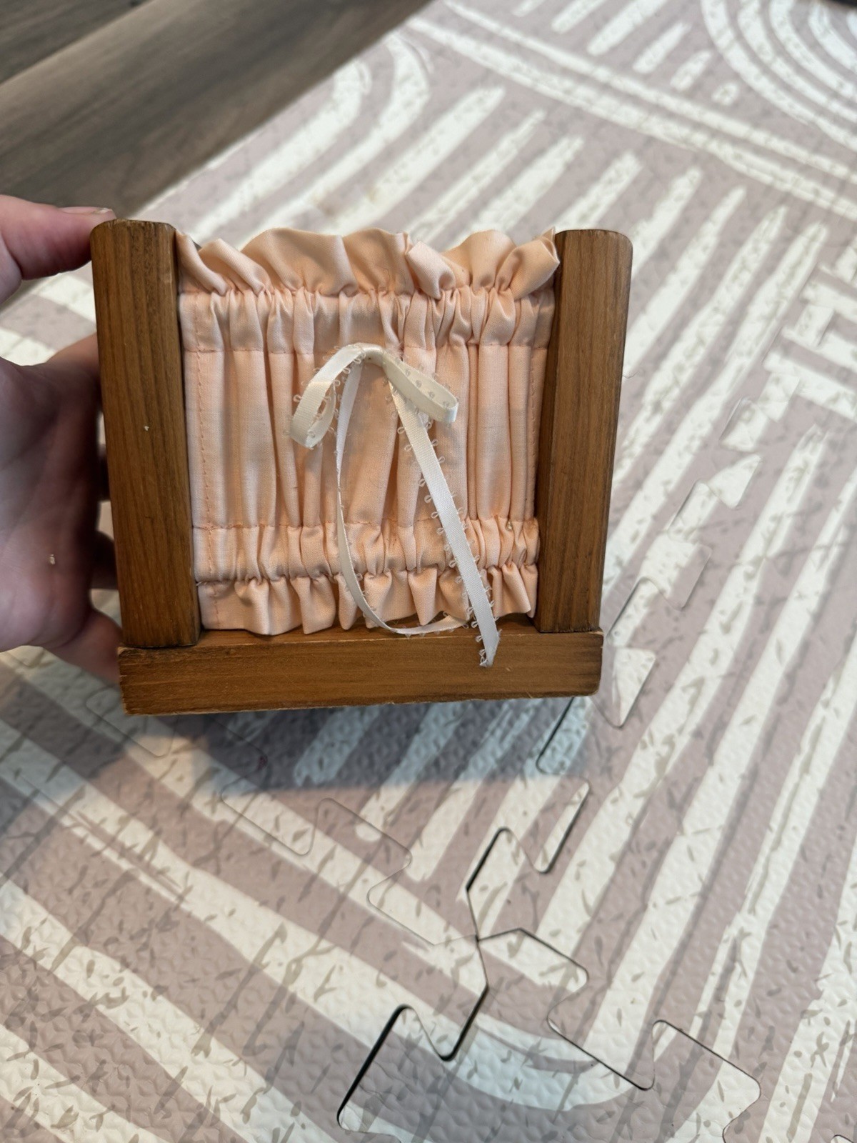 Vtg Solid Wood & Country Ruffle Fabric Napkin Holder PRIMITIVE FARMHOUSE DECOR Vtg Solid Wood & Country Ruffle Fabric Napkin Holder PRIMITIVE FARMHOUSE DECOR