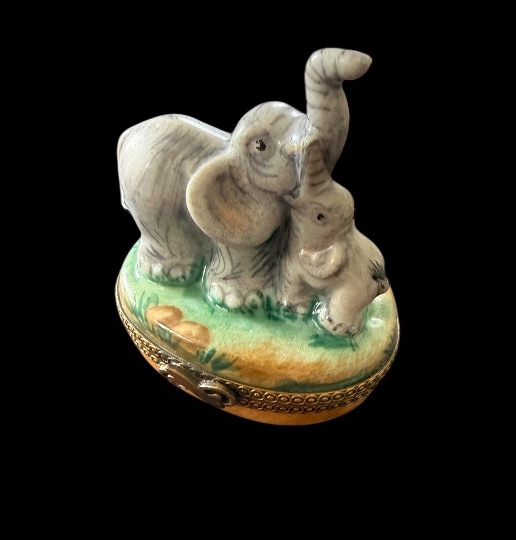 Rare Signed Limoges Peint Main Trinket Box Elephant Mother And Baby Chamille