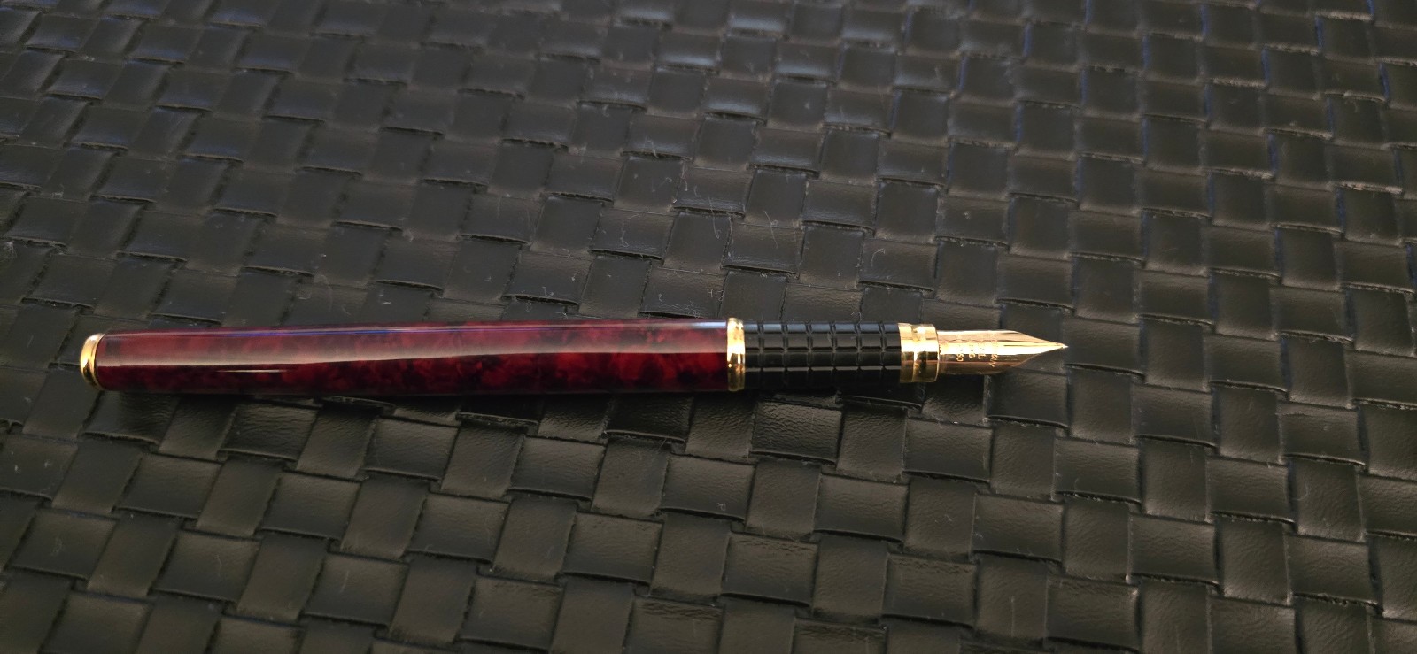 Waterman Exclusive Fountain Pen Red/burgundy marble 18K Gold Nib France