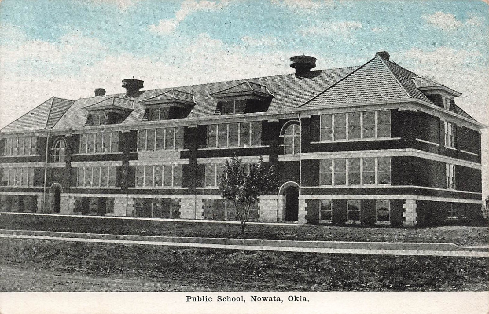 NOWATA OK PUBLIC SCHOOL c1910 VINTAGE POSTCARD 091125 U NOWATA OK PUBLIC SCHOOL c1910 VINTAGE POSTCARD 091125 U