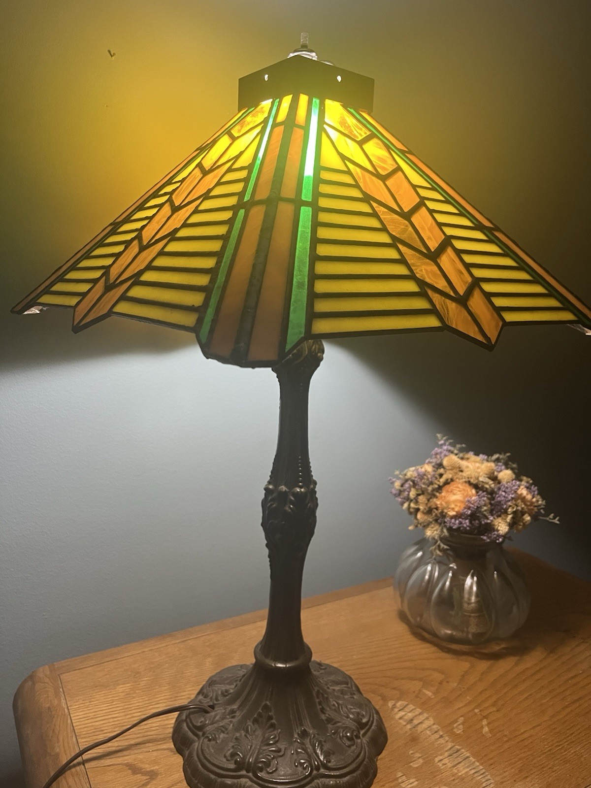 Vintage Mission Style Stained Glass Lamp Shade 15\