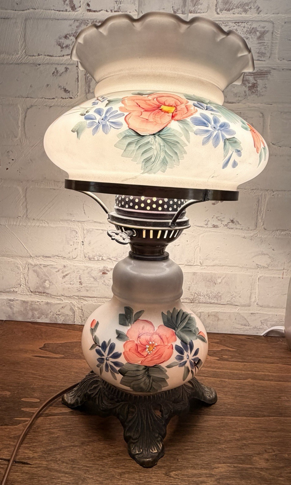 Vintage Gone With The Wind Style 3-Way Light Ruffle Top Hurricane Lamp Rose
