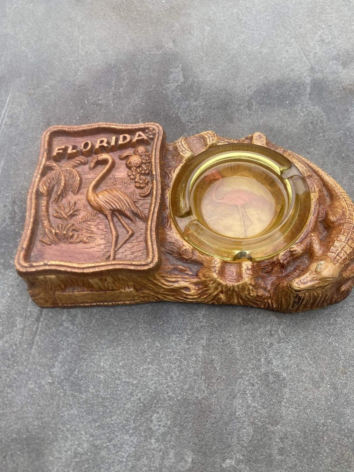 VINTAGE FLORIDA SOUVIENER SMOKE BOX/ASHTRAY FLAMINGO ALLIGATOR VINTAGE FLORIDA SOUVIENER SMOKE BOX/ASHTRAY FLAMINGO ALLIGATOR