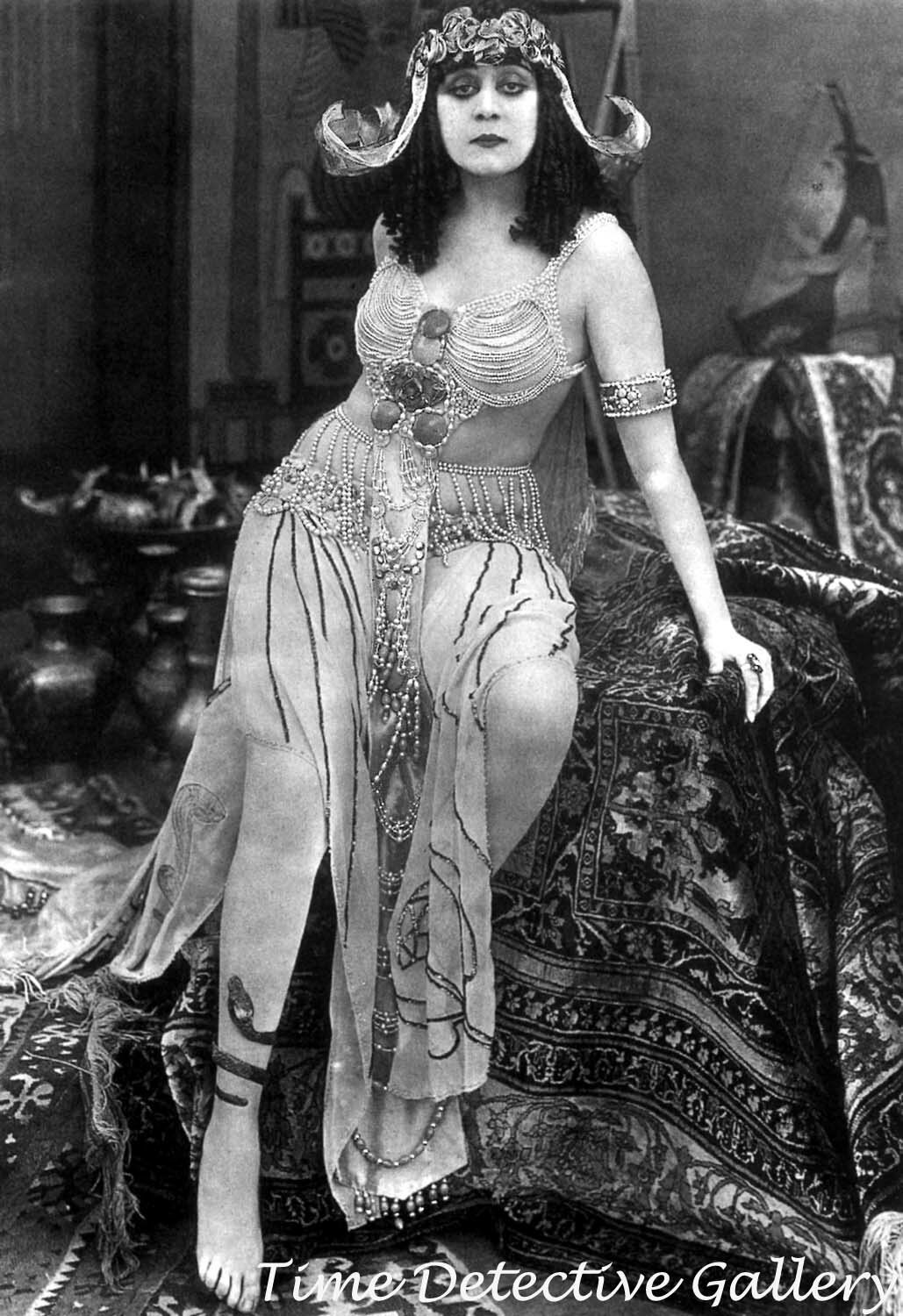 Silent Film Actress Theda Bara as Cleopatra #2 - 1917 - Celebrity Photo Print