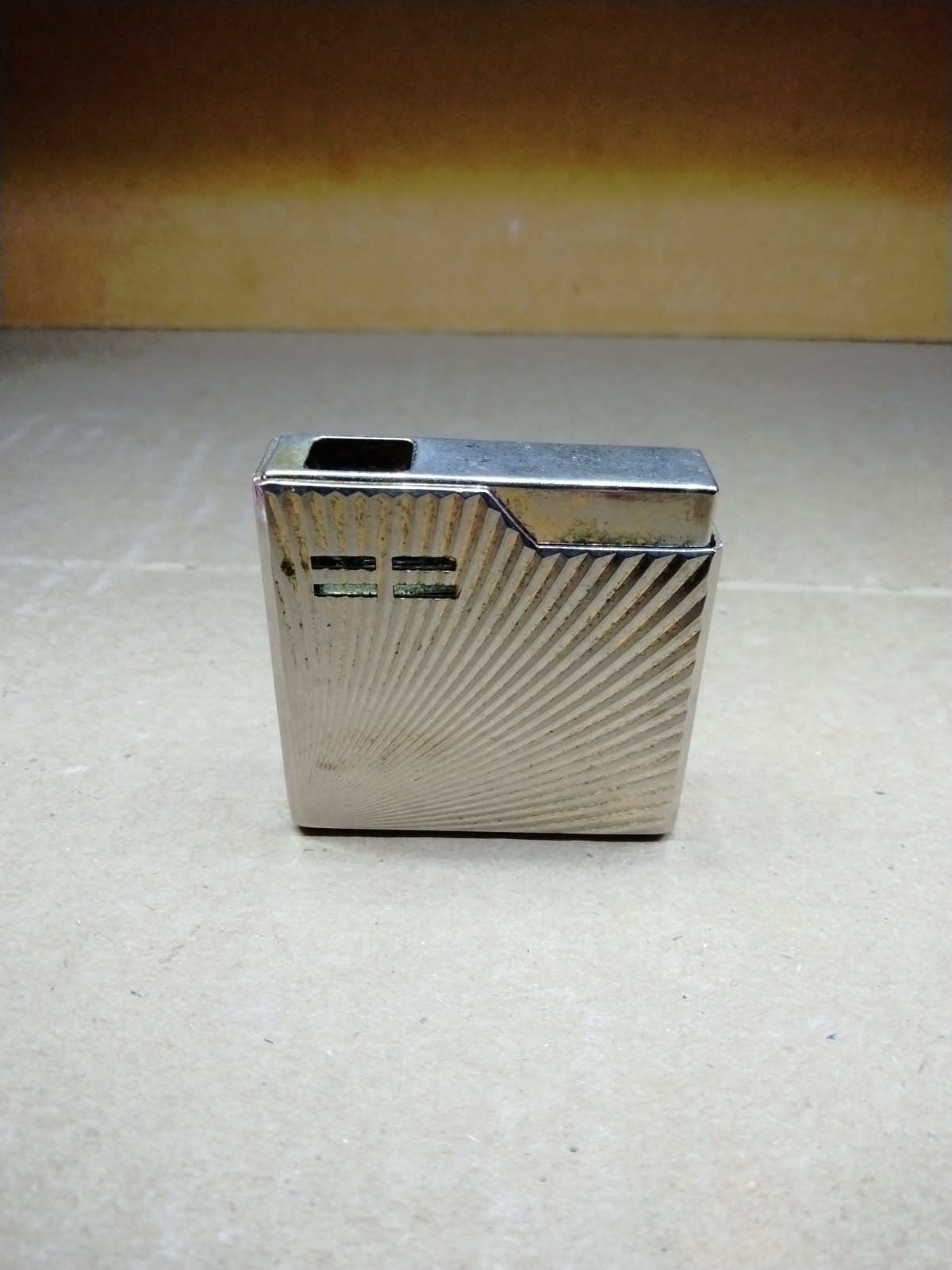 VINTAGE-( 1970'S )-DERAS-SUPER  ELECTRA-WORKING CONDITION-BUTANE LIGHTER.