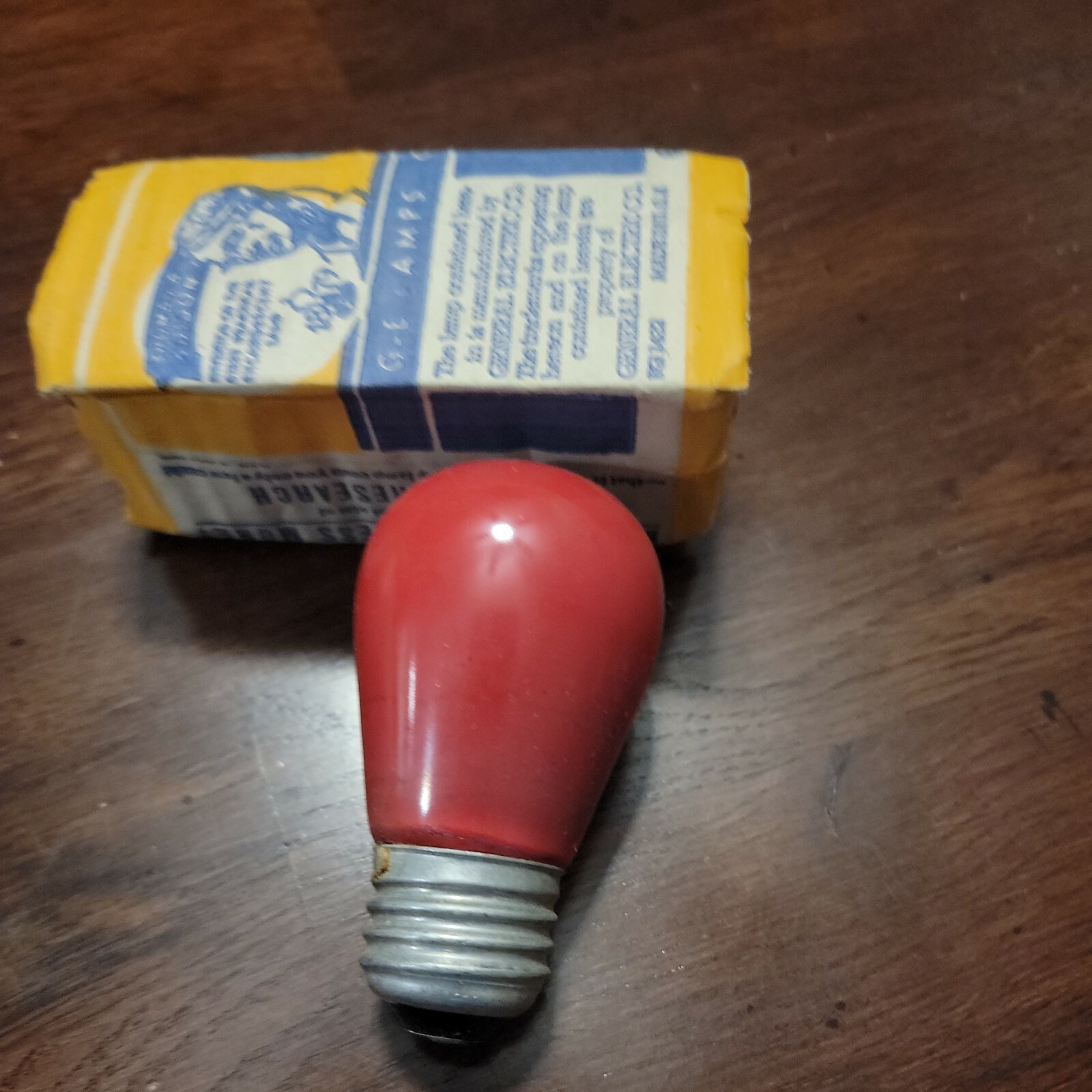 RARE VINTAGE  Red Light  bulb GE 10w 120v FG 1432-x - with original box
