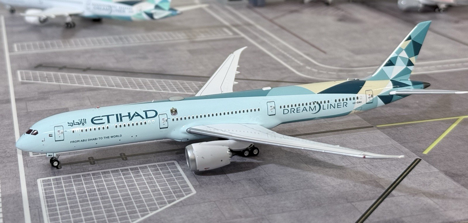 Aviation 400  Etihad Air Boeing B787-10 A6-BMH  - Greenliner