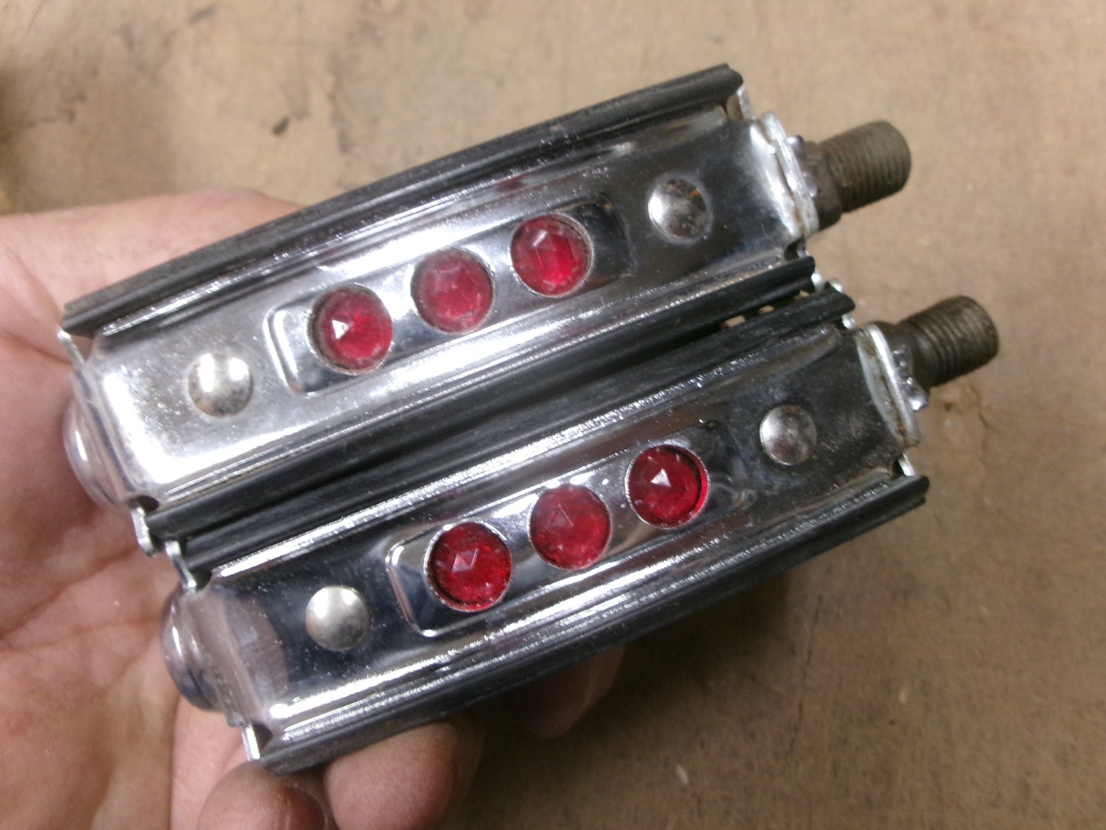 NOS 1950\'s VINTAGE WALD TRIPLE REFLECTOR BOW PEDALS PAIR ORIGINALS L@@K NOS 1950\'s VINTAGE WALD TRIPLE REFLECTOR BOW PEDALS PAIR ORIGINALS L@@K