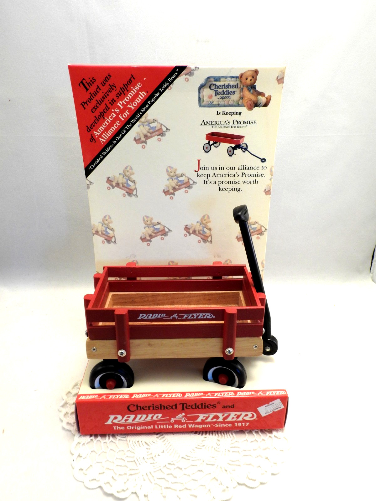 Cherished Teddies & Radio Flyer  Little Red Wagon Toy Enesco New