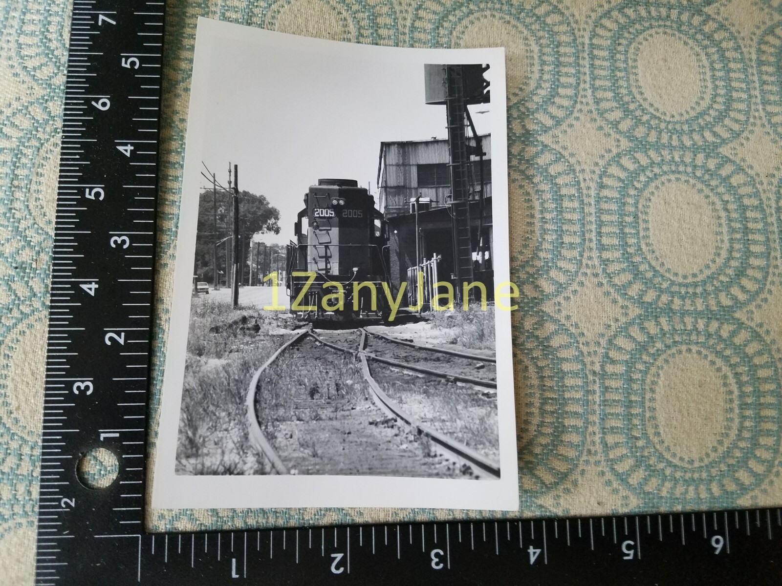 A197 VINTAGE TRAIN ENGINE PHOTO Railroad ENGINE 2005 APPROACHES SWITCHER