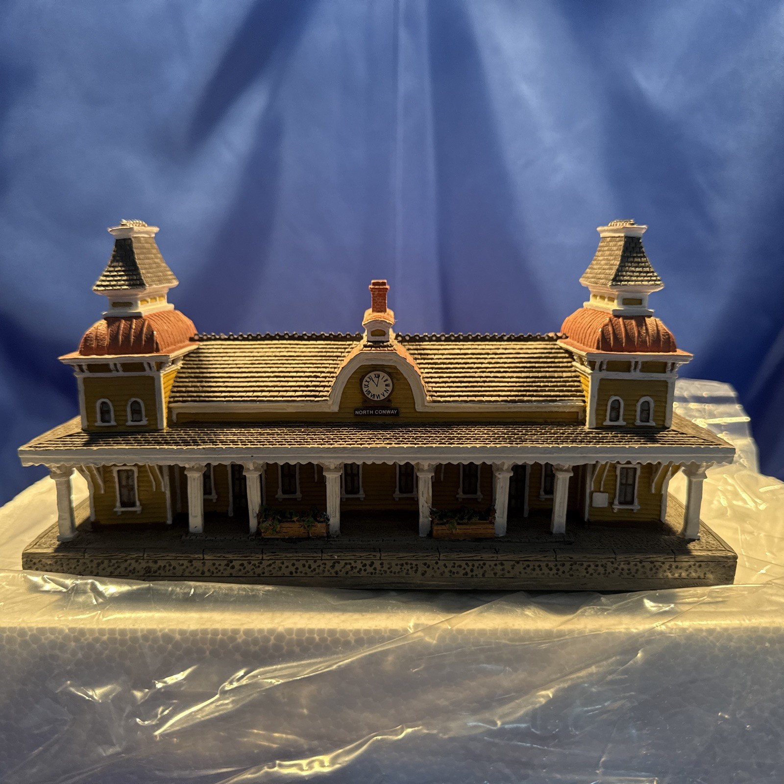 The NORTH CONWAY RAILROAD STATION 1993 Danbury Mint America\'s Historic Railways