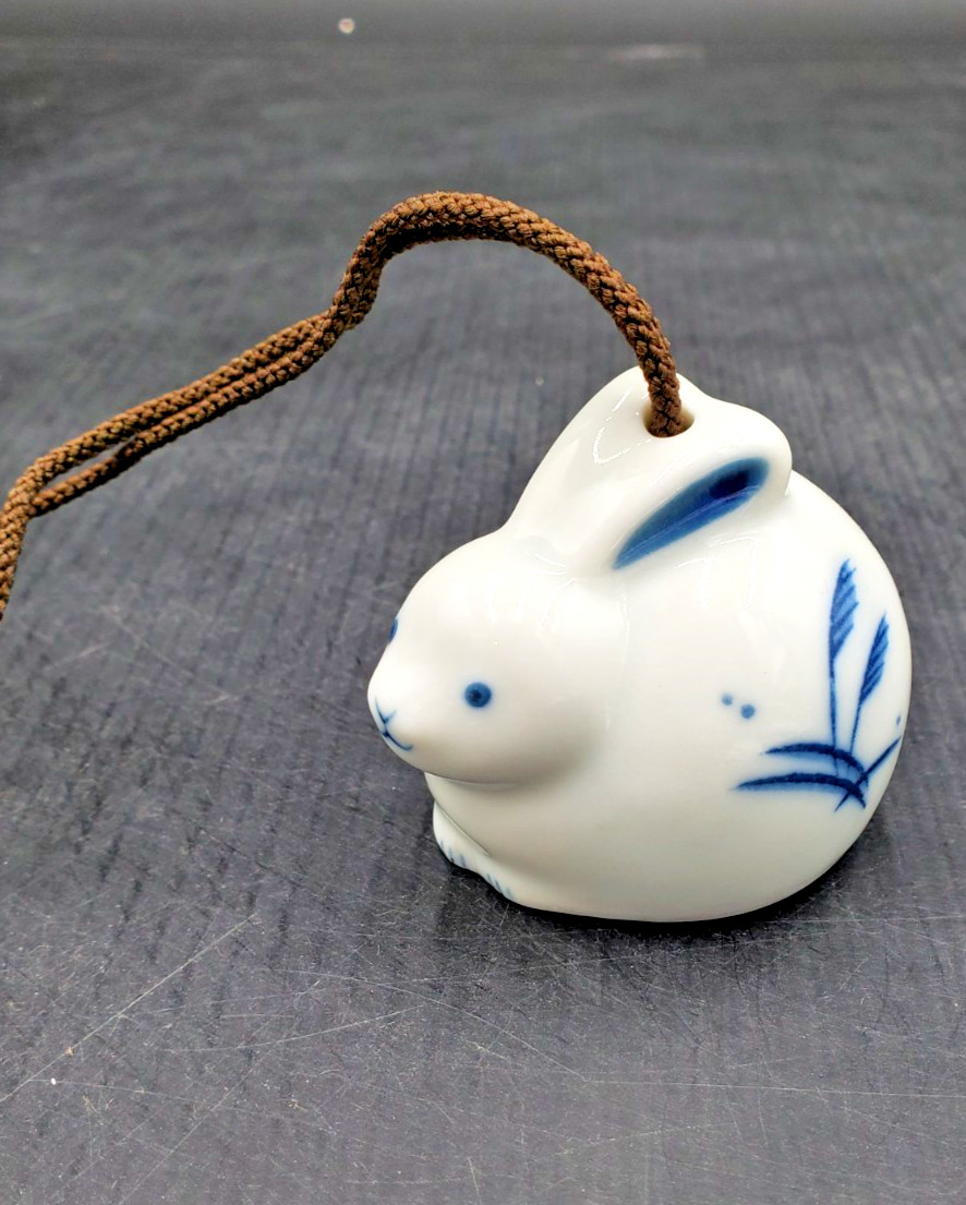 🎉🎉vintage yakushigama Japanese zodiac bisque ceramic rabbit bell 2.5