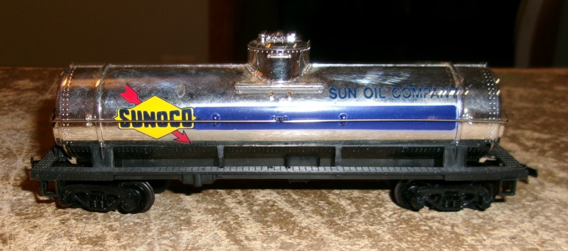 HO gauge tyco sunoco tanker car missing ladders in good shape used