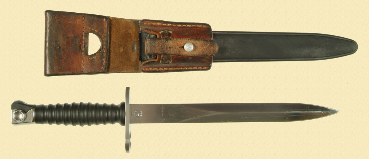 SWISS MODEL 57 BAYONET WITH SCABBARD AND LEATHER FROG VERY GOOD CONDITION Pe57 M SWISS MODEL 57 BAYONET WITH SCABBARD AND LEATHER FROG VERY GOOD CONDITION Pe57 M