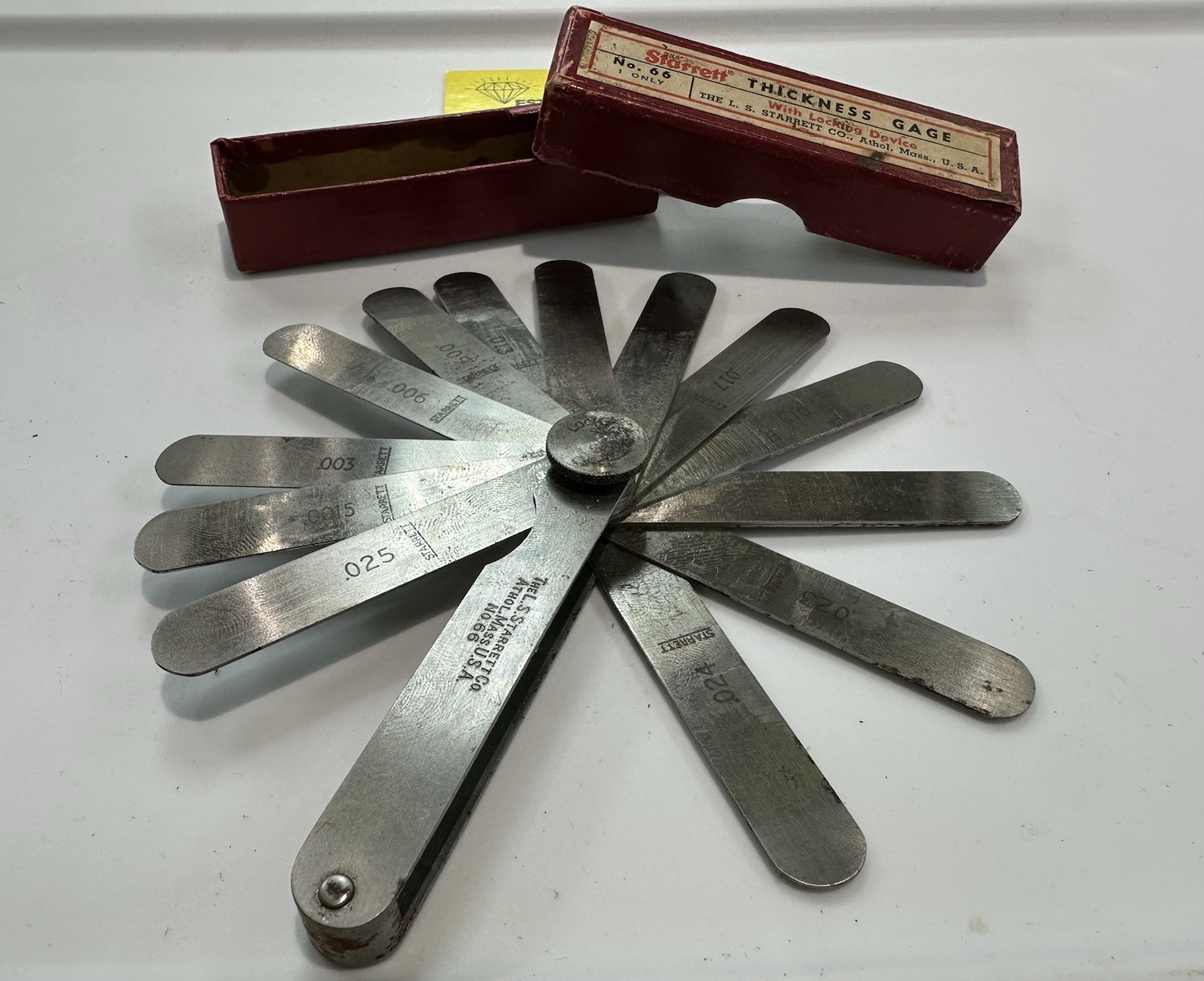 STARRETT 66 THICKNESS GAGE EDP 50314 .0025 to .025 Range w/Locking Device - Box