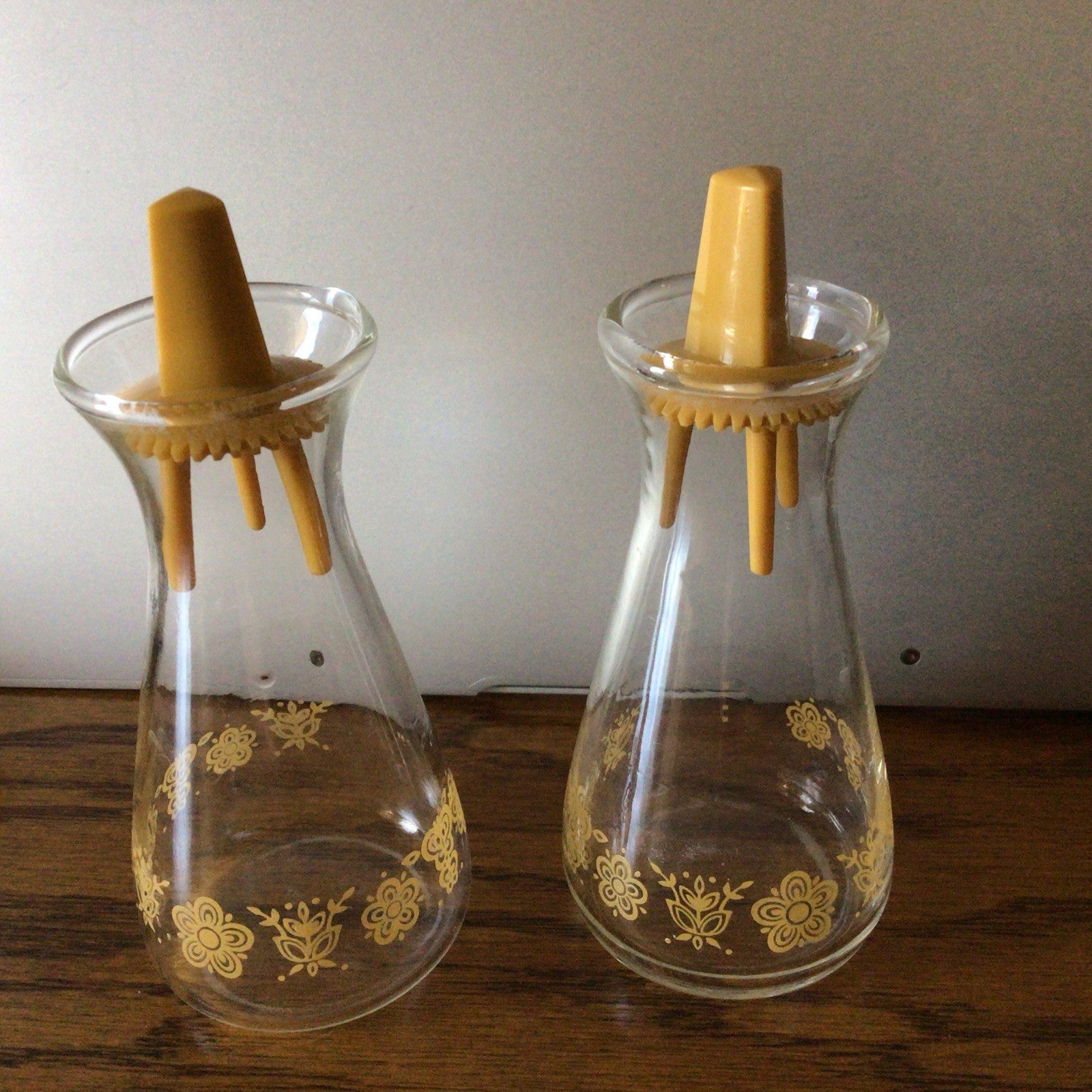 Vintage 1970’s Pyrex Gold Butterfly Floral Glass Salt And Pepper Shakers MCM Vintage 1970’s Pyrex Gold Butterfly Floral Glass Salt And Pepper Shakers MCM