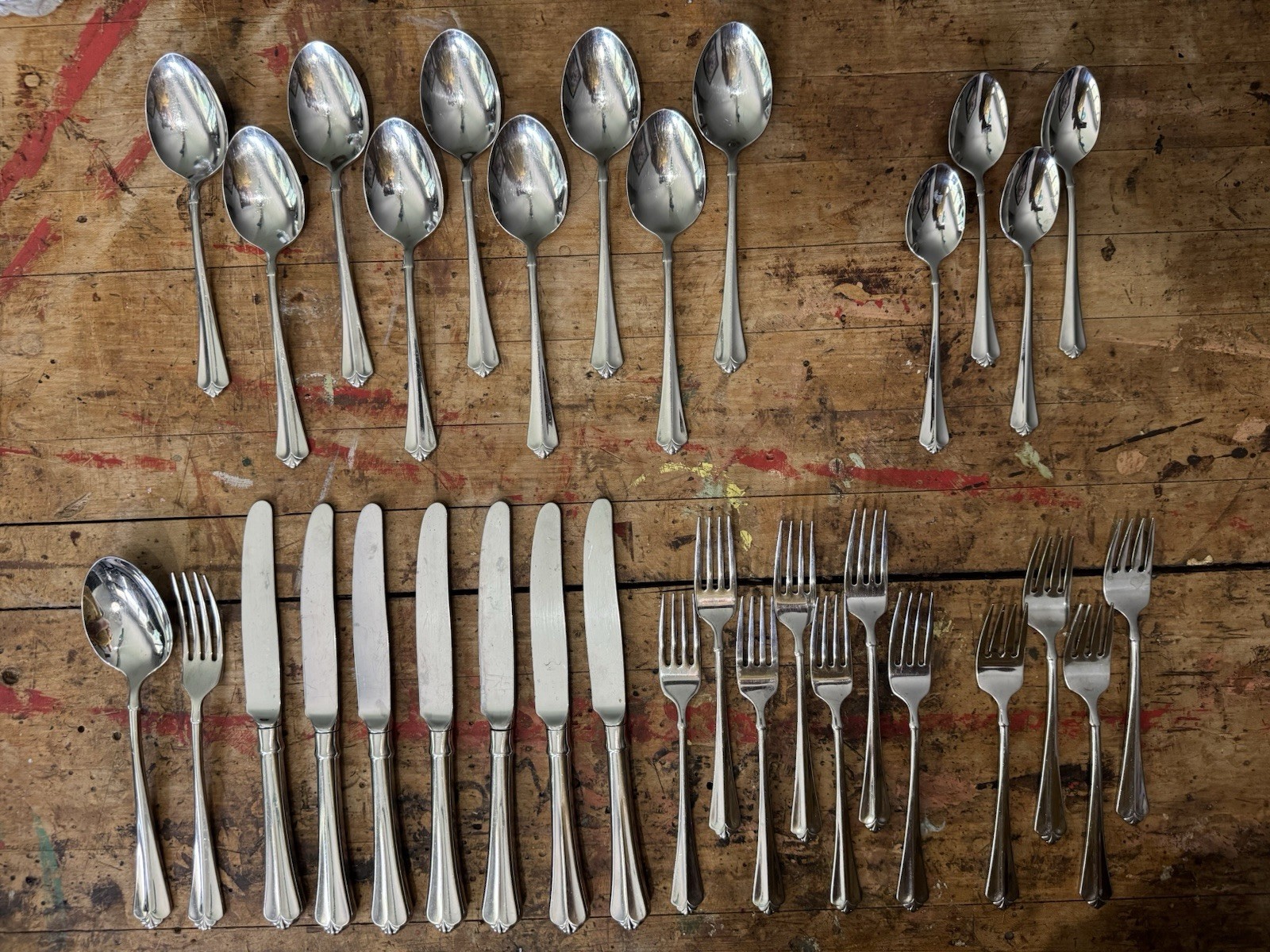 Oneida “Juilliard Heirloom” Stainless Flatware Mixed Set (set Of 32) Oneida “Juilliard Heirloom” Stainless Flatware Mixed Set (set Of 32)