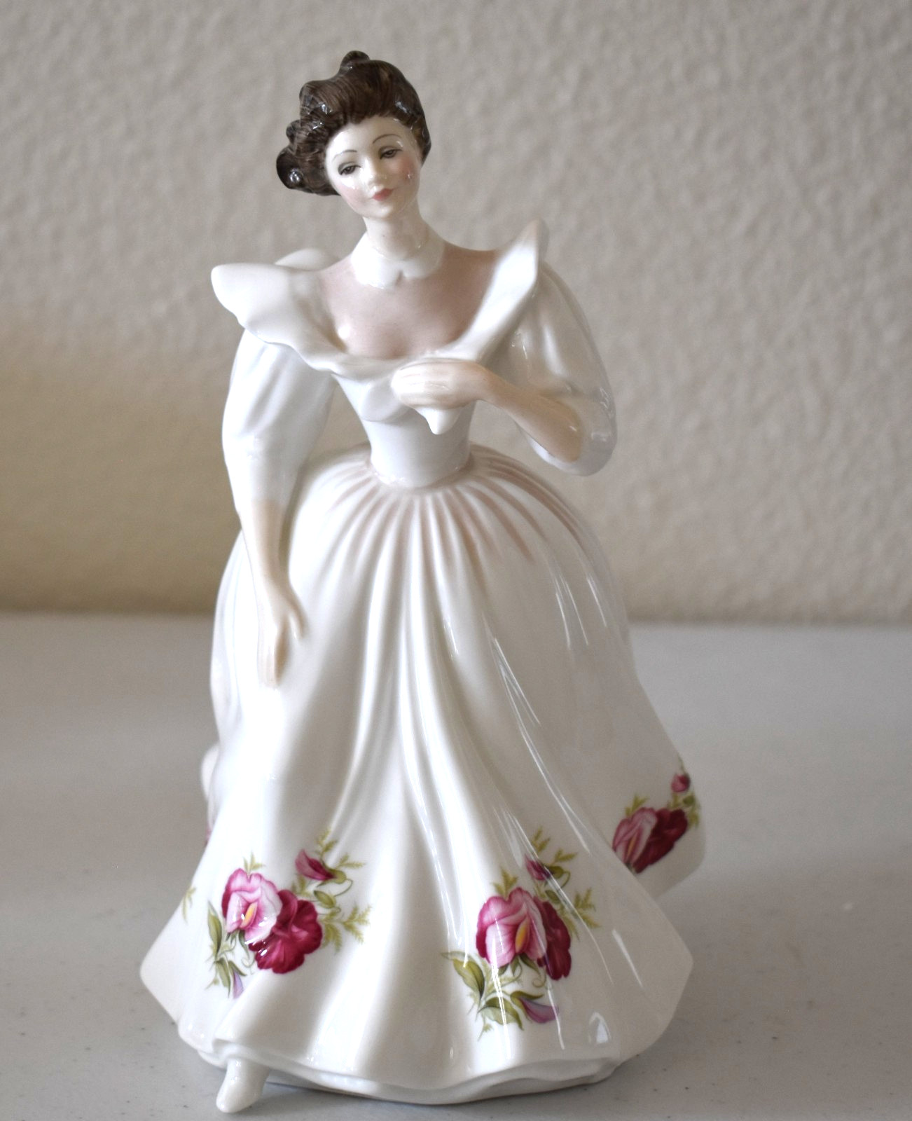 ROYAL DOULTON - APRIL 1988 - Figurine of The Month By ROYAL DOULTON #HN 2708