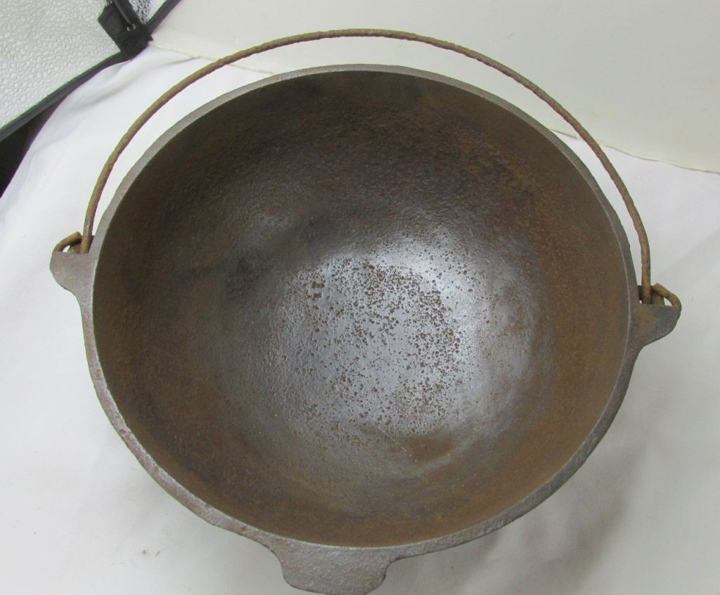 Antique/Vtg Cast Iron #2 Scotch Bowl W/Bale Handle Heat Ring