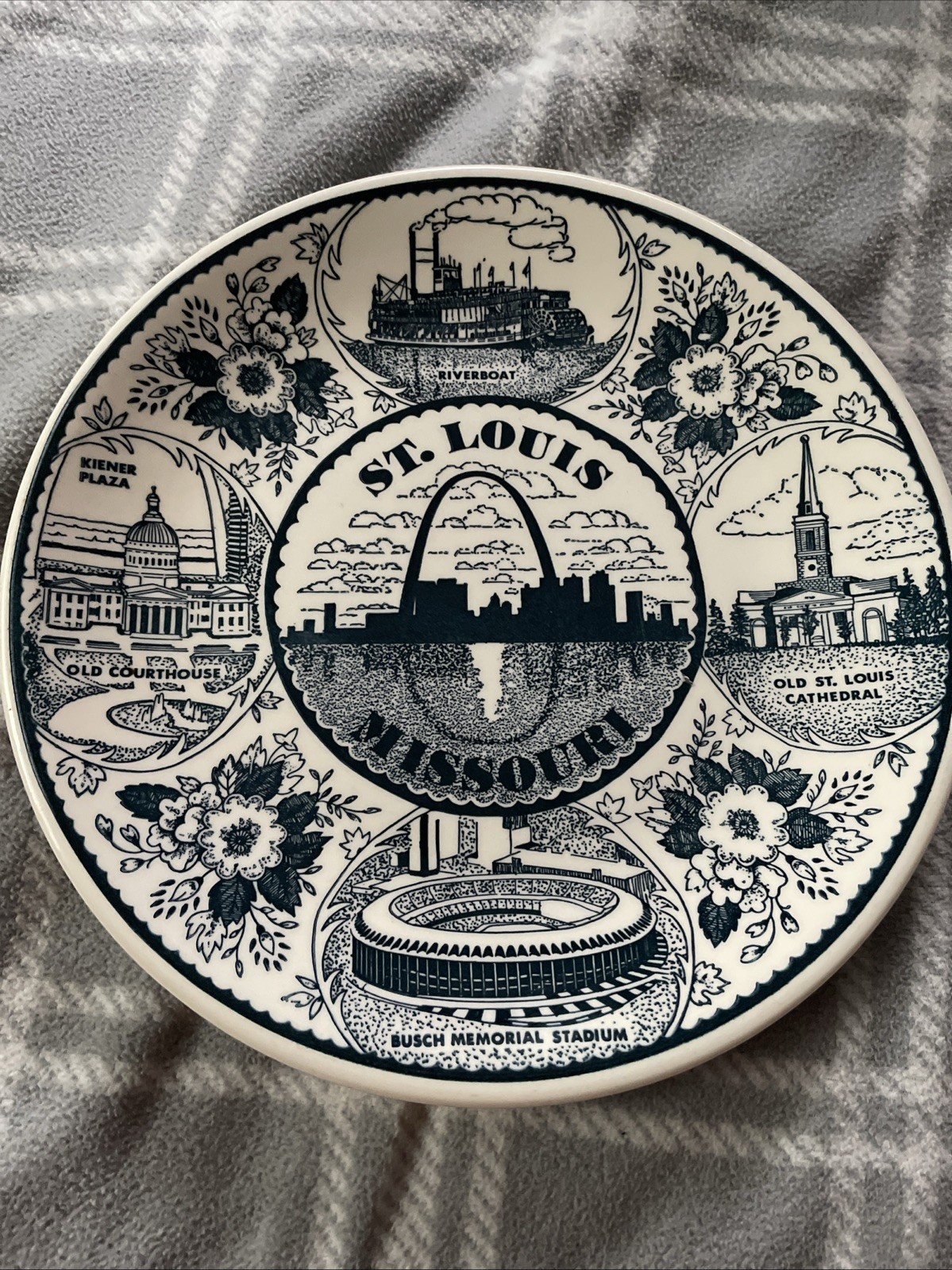 St. Louis Missouri 10” Vintage Decorative Collector Plate