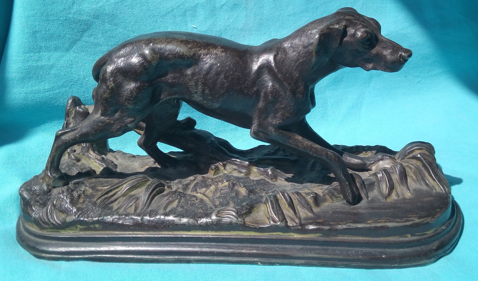 1920s CAST METAL FIGURE OF A HUNTING DOG 1920s CAST METAL FIGURE OF A HUNTING DOG